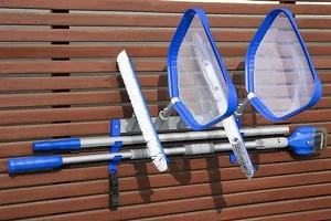 מתקן תלייה לאחסון וארגון אביזרי ניקיון בריכה / ג'קוזי דגם 58674 מבית BESTWAY מתקן תלייה לאחסון וארגון אביזרי ניקיון בריכה / ג'קוזי דגם 58674 מבית BESTWAY